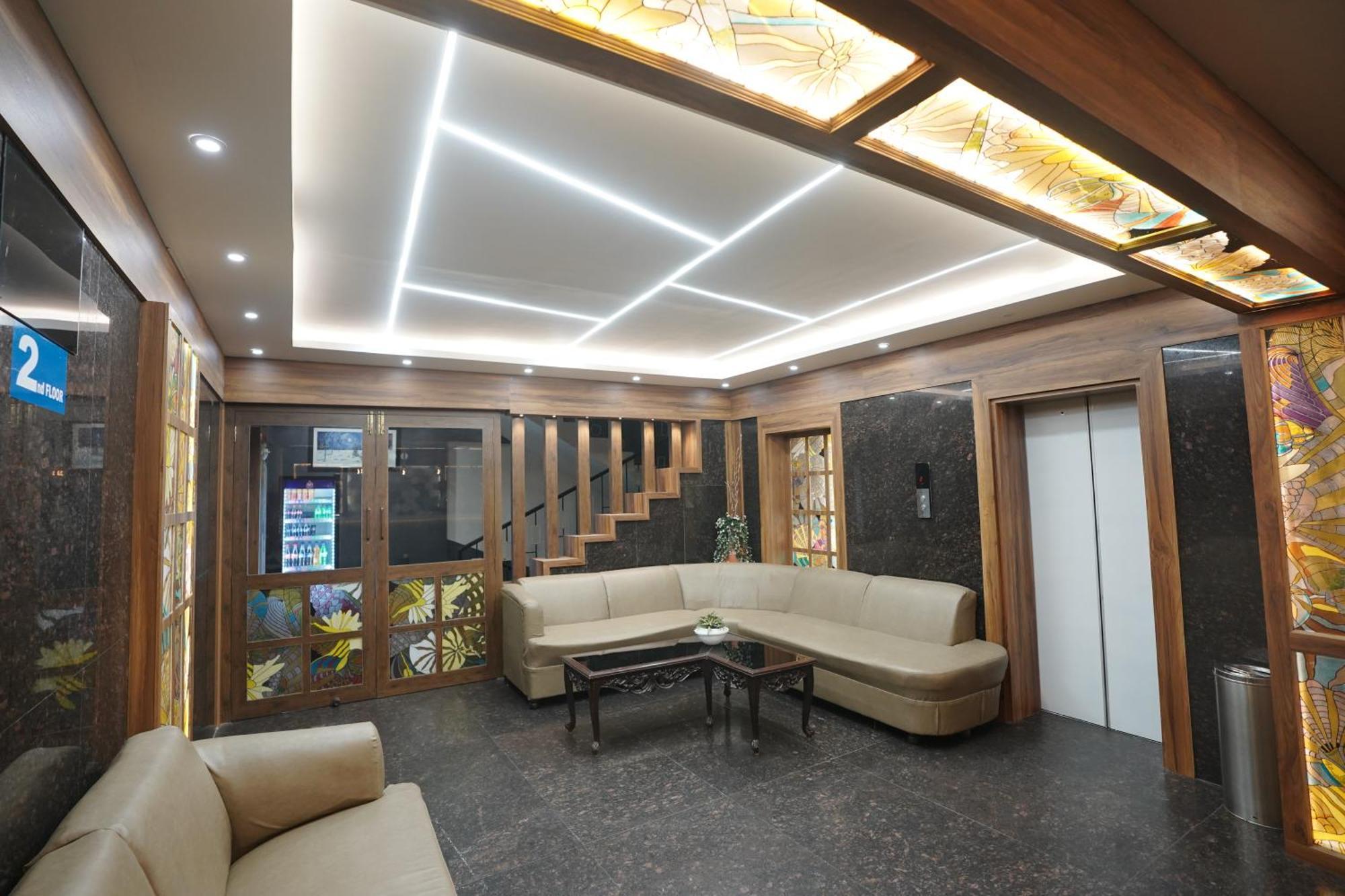 Luciya International Mysore Luaran gambar