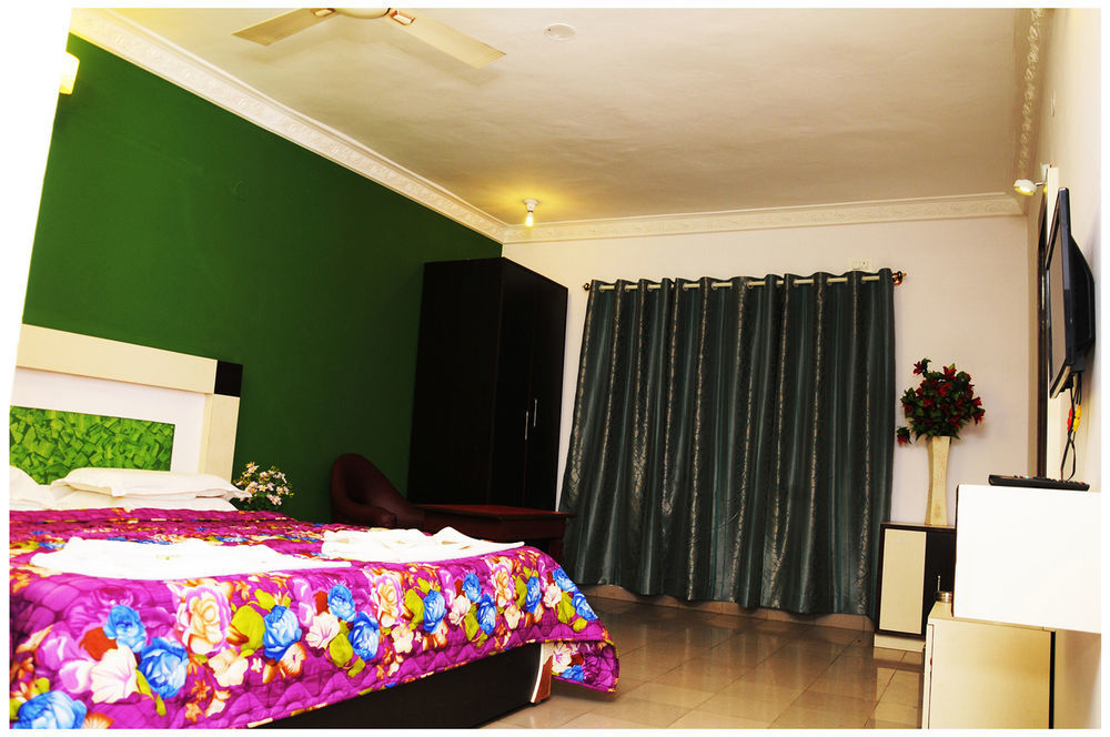 Luciya International Mysore Luaran gambar