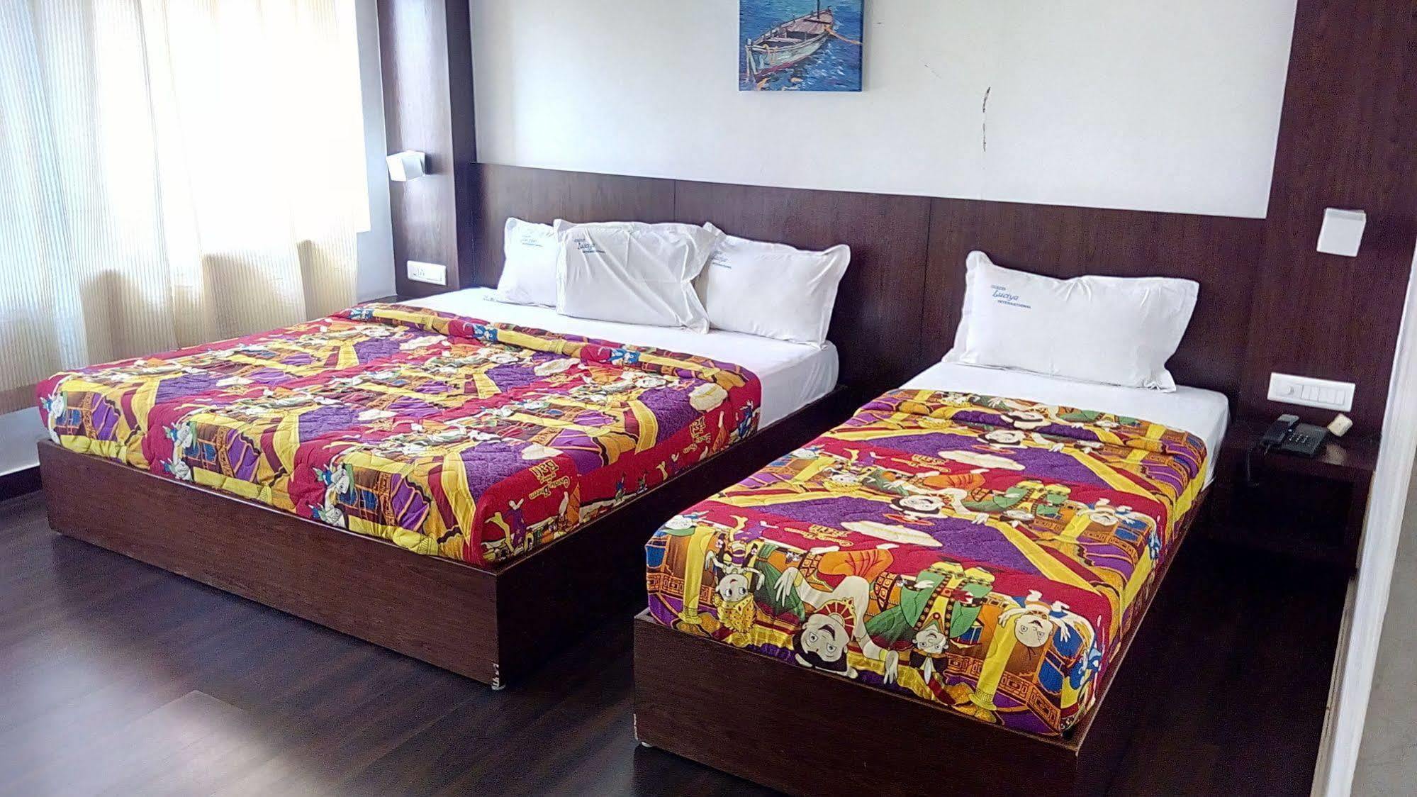 Luciya International Mysore Luaran gambar